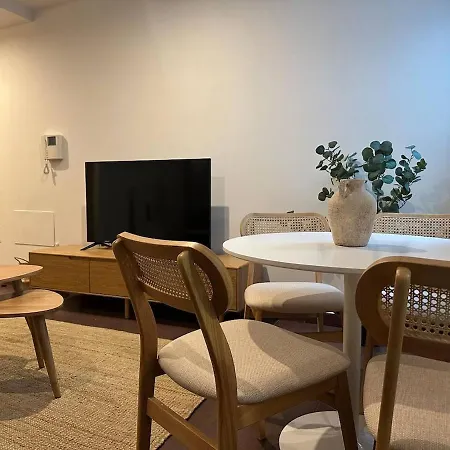 Ybh Velazquez M 47, 3 * Vigo