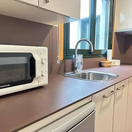 Ybh Velazquez M 47, 3 アパート