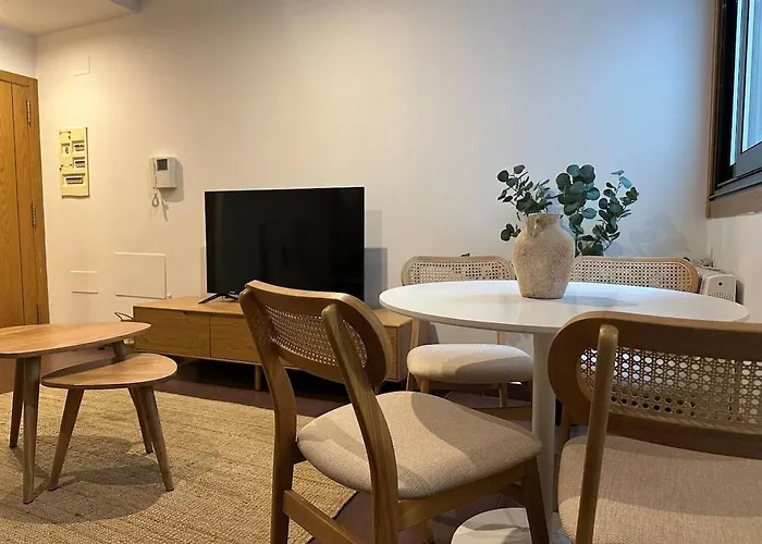 Ybh Velazquez M 47, 3 * Vigo